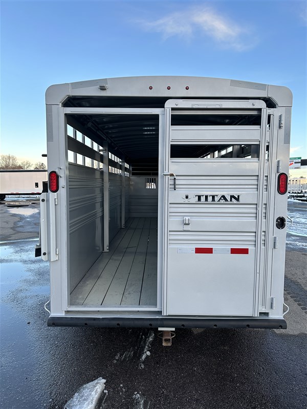 2024 Titan 24' stock mats included