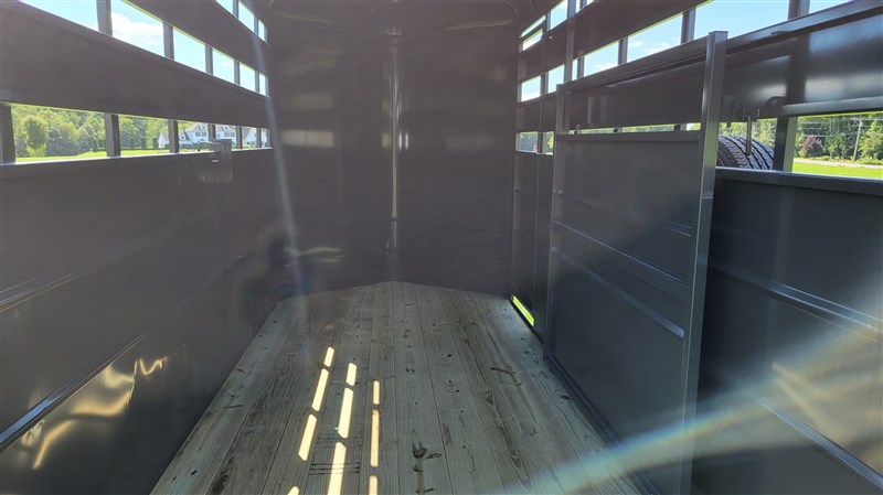 Trailer Photo 12