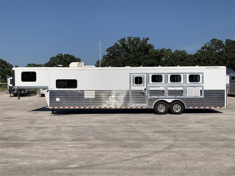 2017 Sundowner 4h slant - signature living quarters