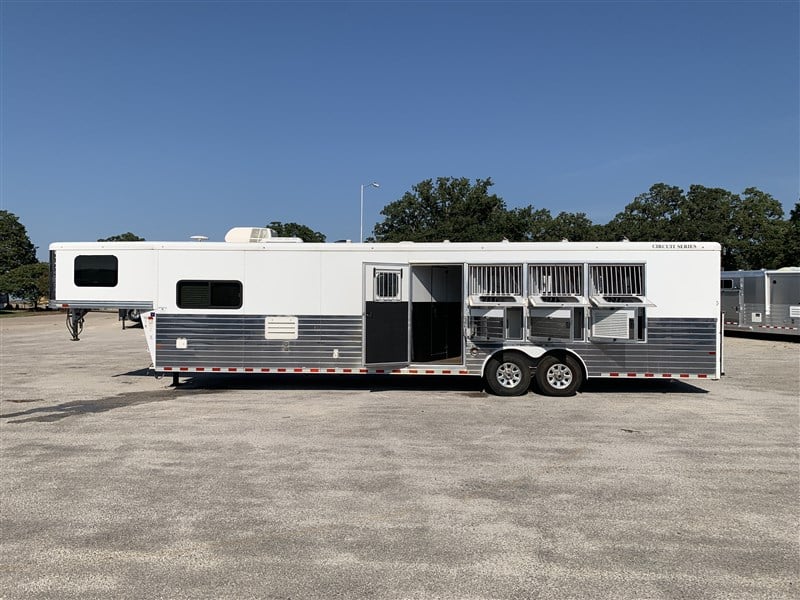 2017 Sundowner 4h slant - signature living quarters