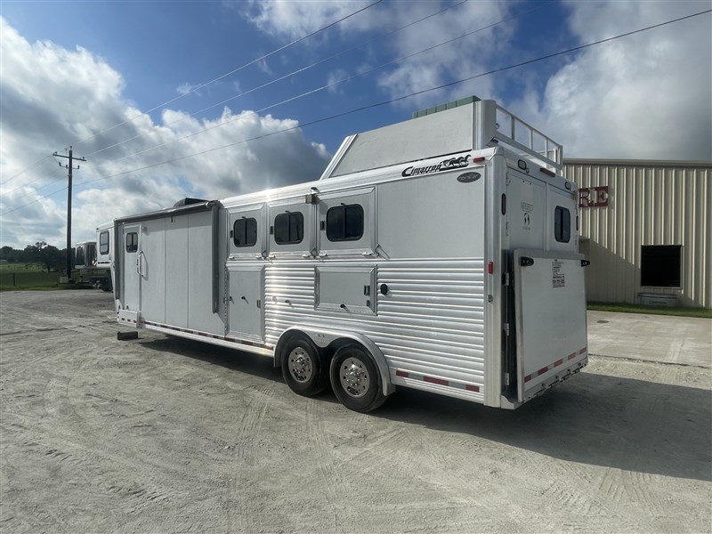 2006 Cimarron 3 horse living quarters