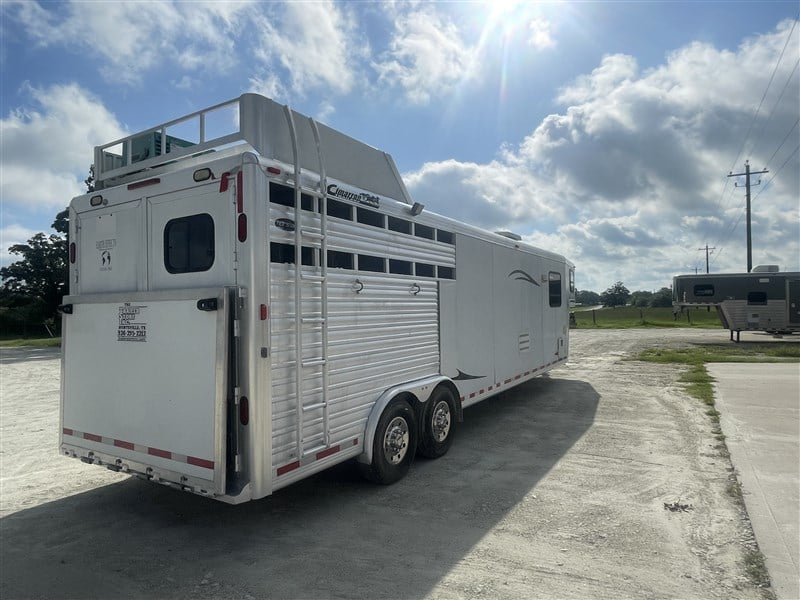 2006 Cimarron 3 horse living quarters