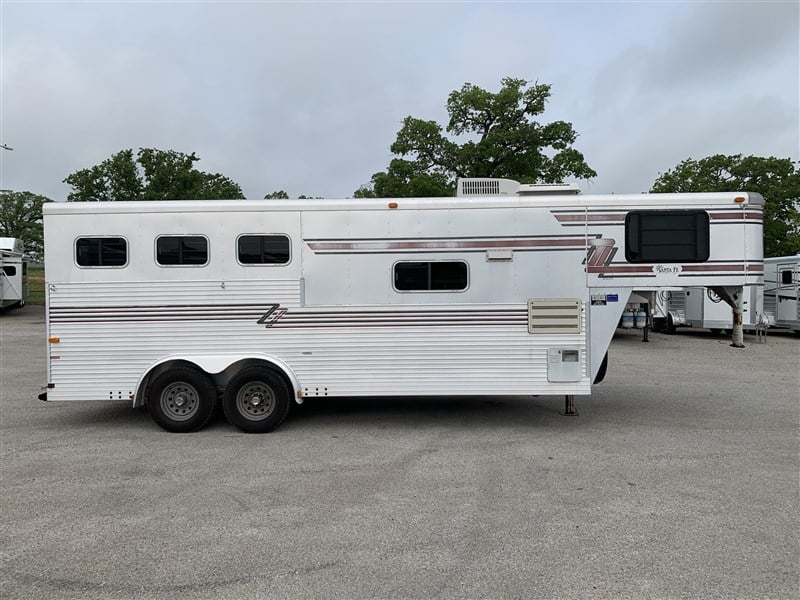 1995 Sundowner 3h slant gn living quarters