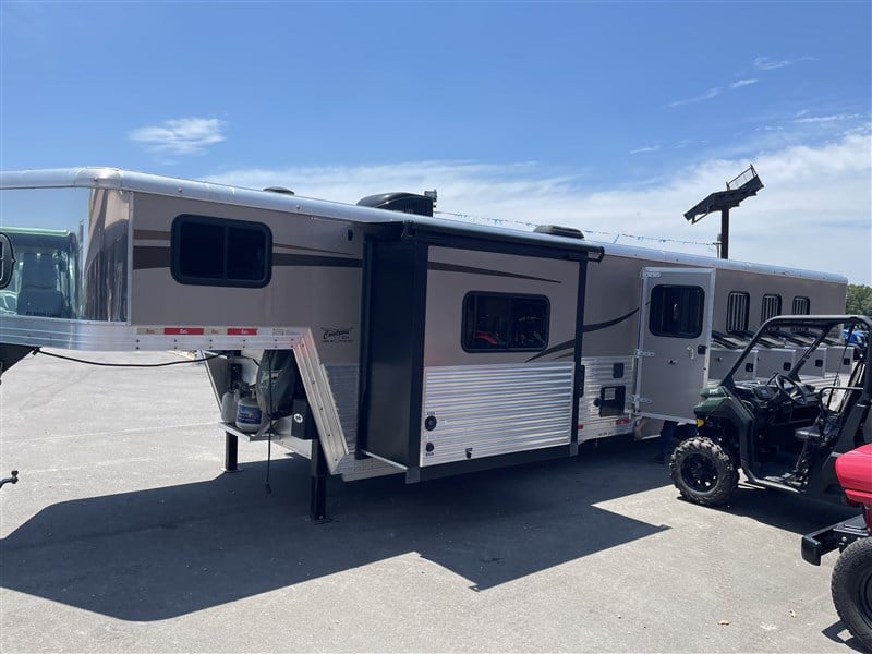 2018 Bison laredo 8514 slide 5 year nationwide warranty