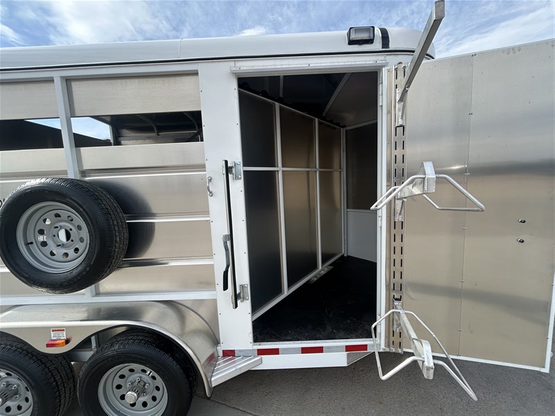 Trailer Photo 2