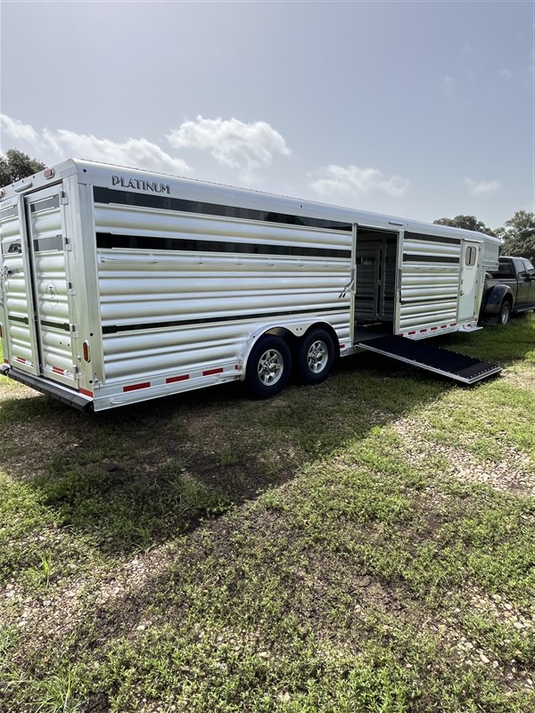 Trailer Photo 19