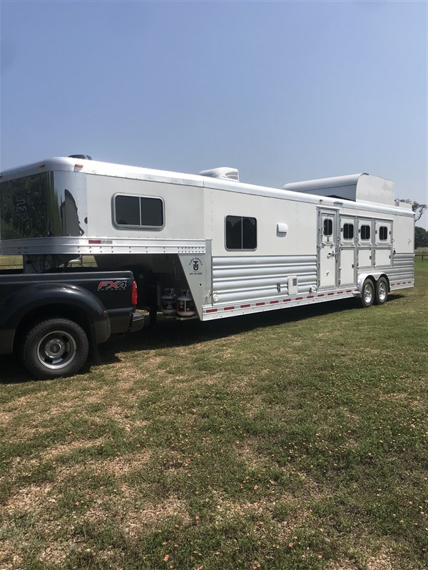 2026 Platinum Coach 4h 12 sofa/sleeper,bunk,lounge chair, large tack