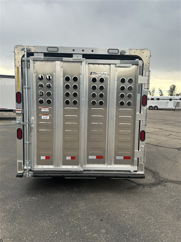 Trailer Photo 15