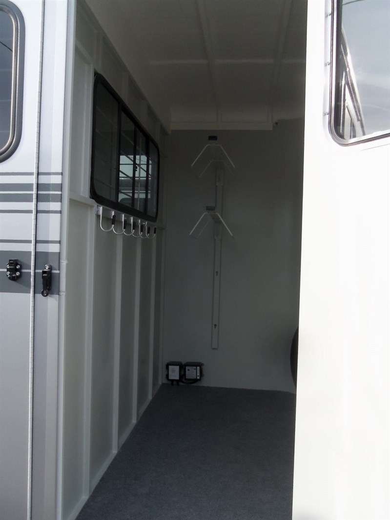 Trailer Photo 8