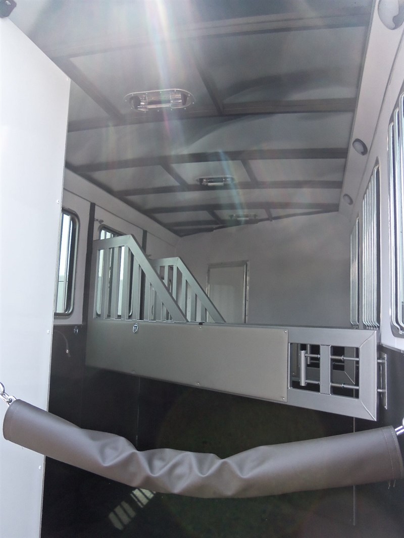 Trailer Photo 11