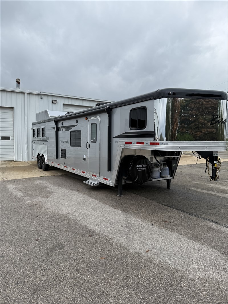 2026 Bison 8316 silverado 3 horse lq j5106