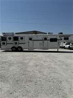 2005 4 horse 4 Star 4 Horse Living Quarters
