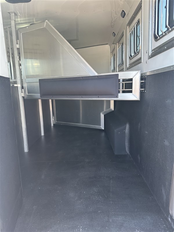 Trailer Photo 19