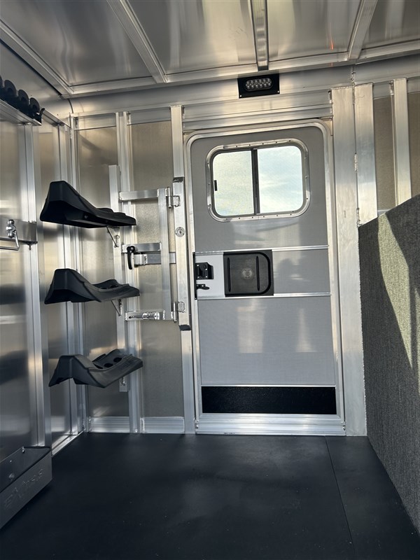 Trailer Photo 13
