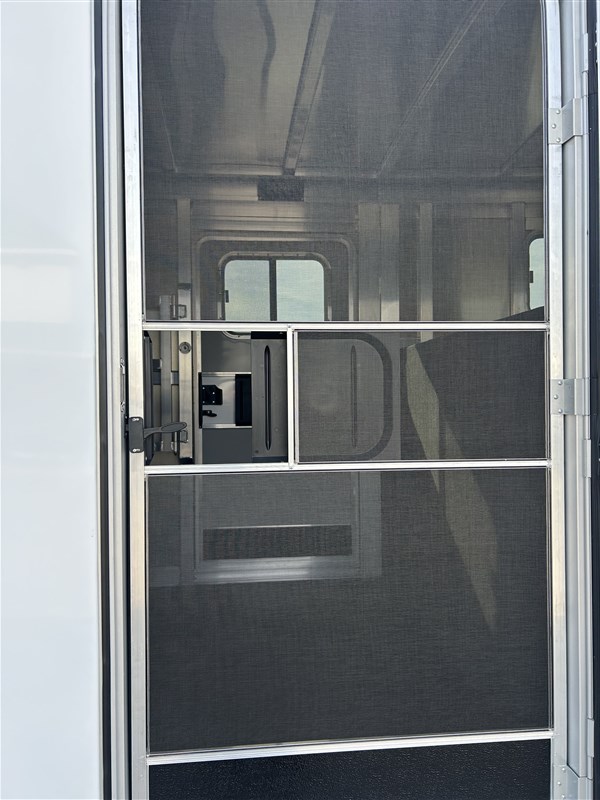 Trailer Photo 15