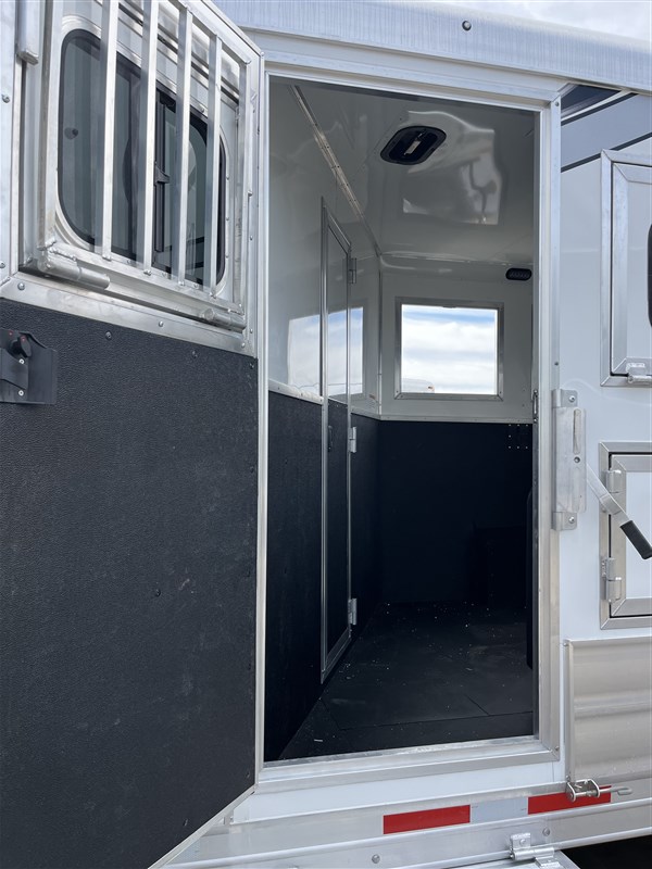 2024 Lakota c8414sr sideload heavily discounted