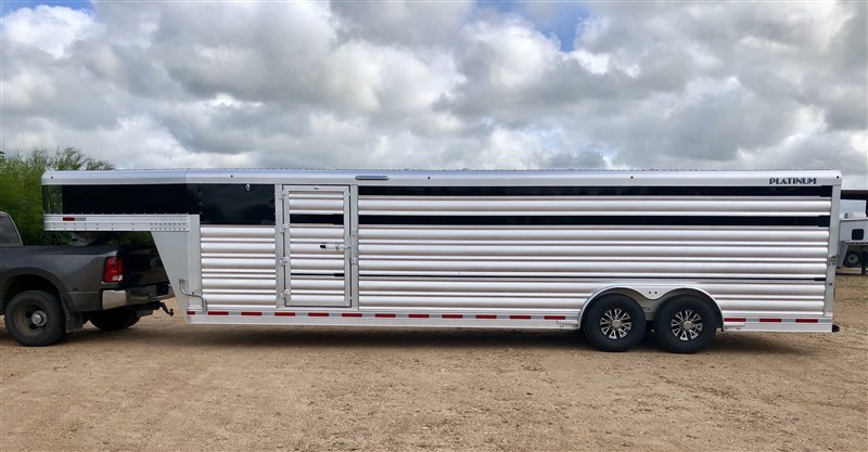 2026 Platinum Coach 28ft show cattle