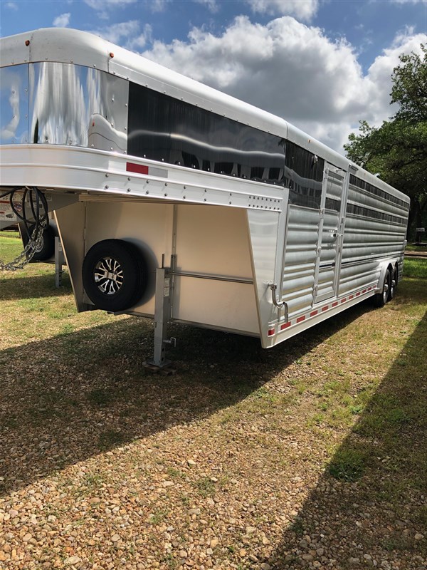 2026 Platinum Coach 28ft show cattle