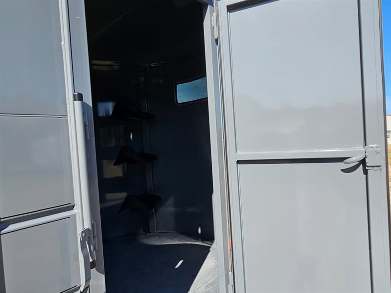 Trailer Photo 12