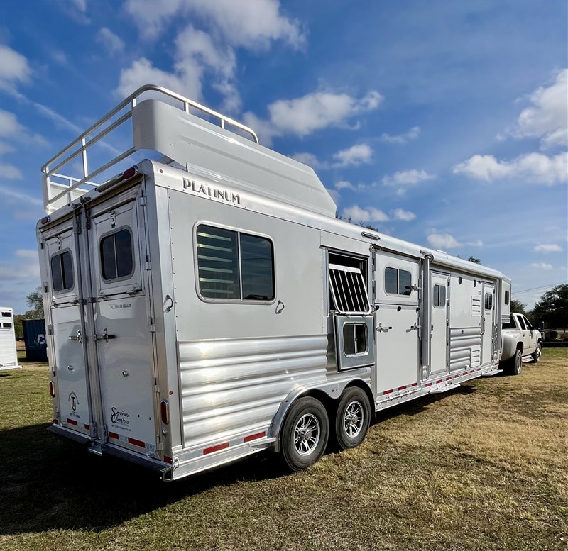 Trailer Photo 13