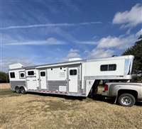 2026 3 horse Platinum 2+1 w box stall & lvg qtr last one at this price