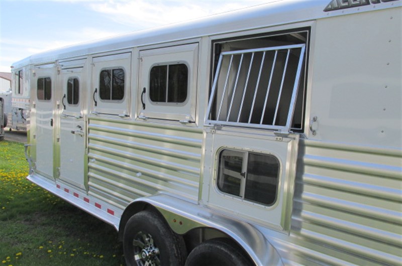 2026 Elite - 4 horse mustang w/ stud panel, alum. wheels