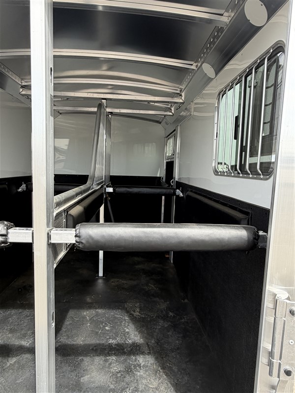 Trailer Photo 16