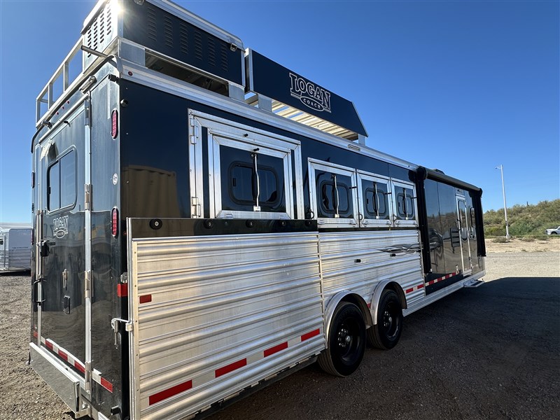 2023 Logan Coach 4 horse sideload w/ 12' sw w/ slide and generator