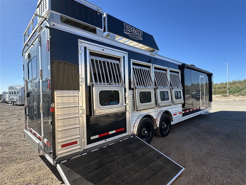 2023 Logan Coach 4 horse sideload w/ 12' sw w/ slide and generator