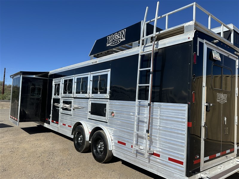 2023 Logan Coach 4 horse sideload w/ 12' sw w/ slide and generator