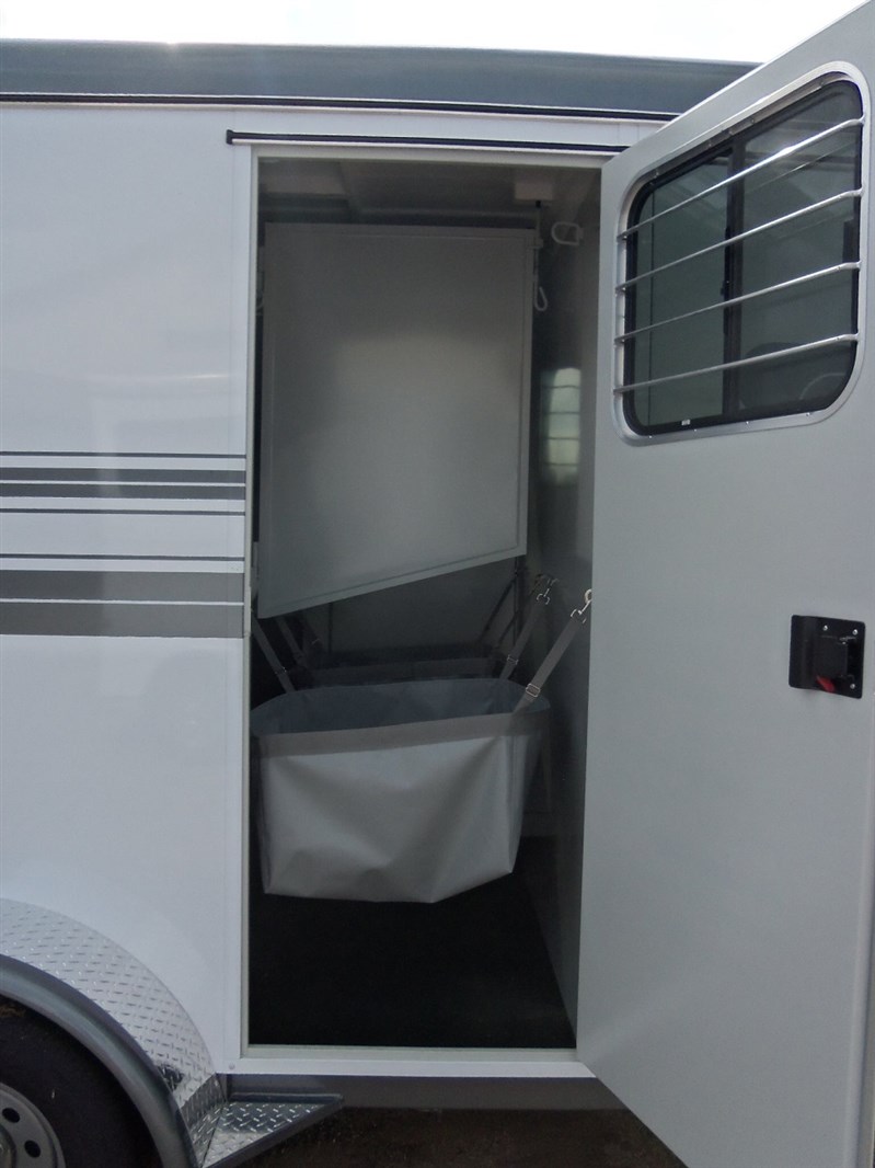 2025 Hawk 2 horse strtld - rear doors