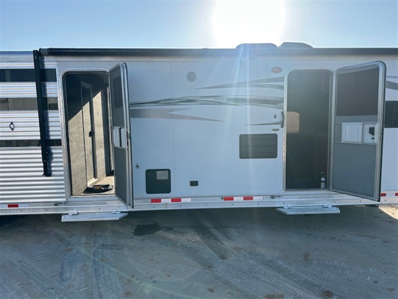 Trailer Photo 7