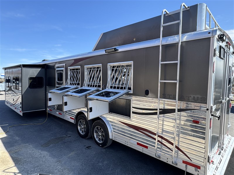 2014 Bison 8418 with couch, dinette, & a 12' super slide