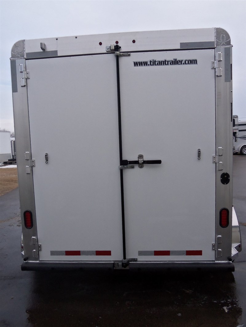 2022 Titan 2 horse all aluminum bp, with bus windows, deluxe