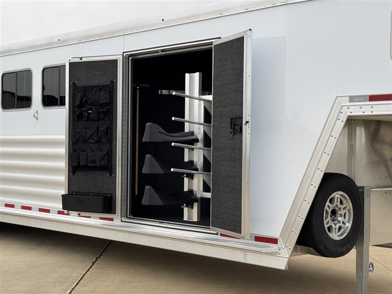 2025 Featherlite 9600 series 6 horse