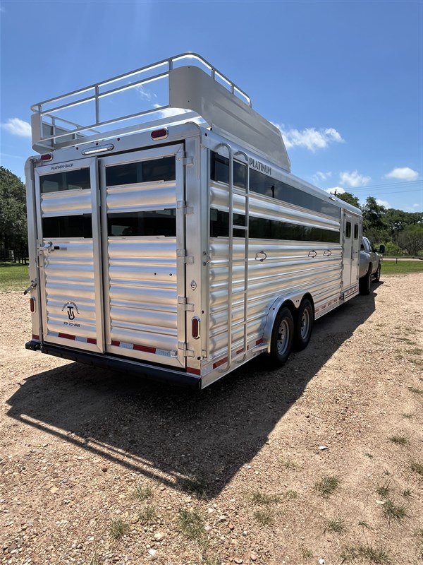 Trailer Photo 16