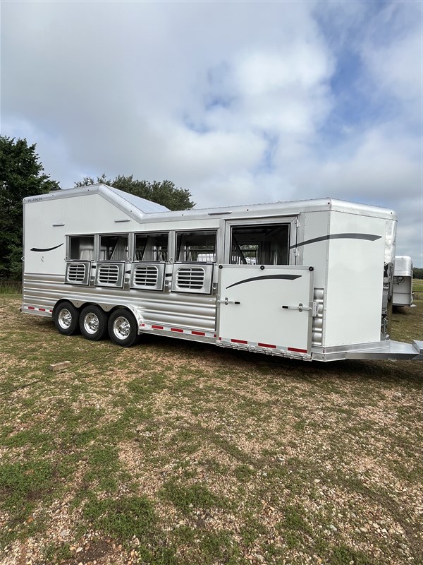 Trailer Photo 15