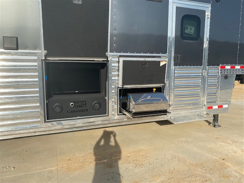 Trailer Photo 13