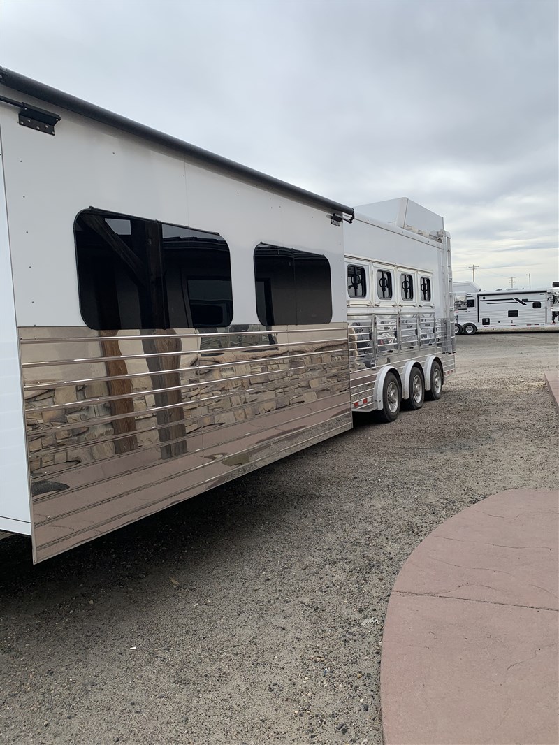 Trailer Photo 3
