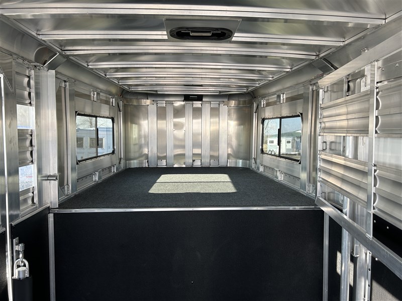Trailer Photo 12