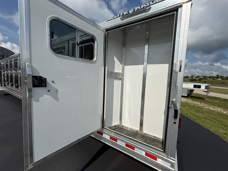 Trailer Photo 7