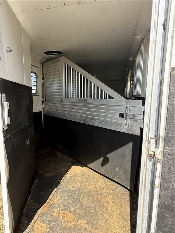 Trailer Photo 16