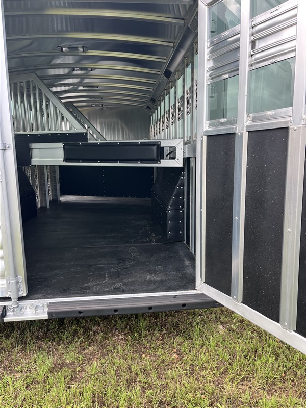 Trailer Photo 19