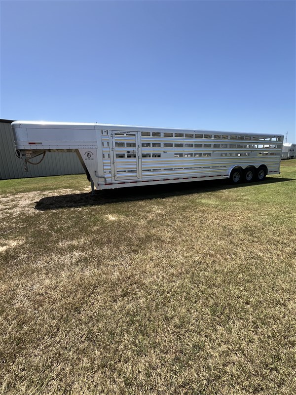 2026 Platinum 32ft stock trailer 8 wide