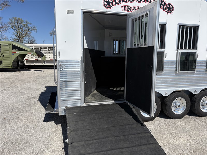 Trailer Photo 8