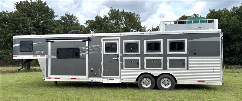 2019 Lakota 4H Charger w/11’6”LQ,Slide,Gen. Collap rear tack