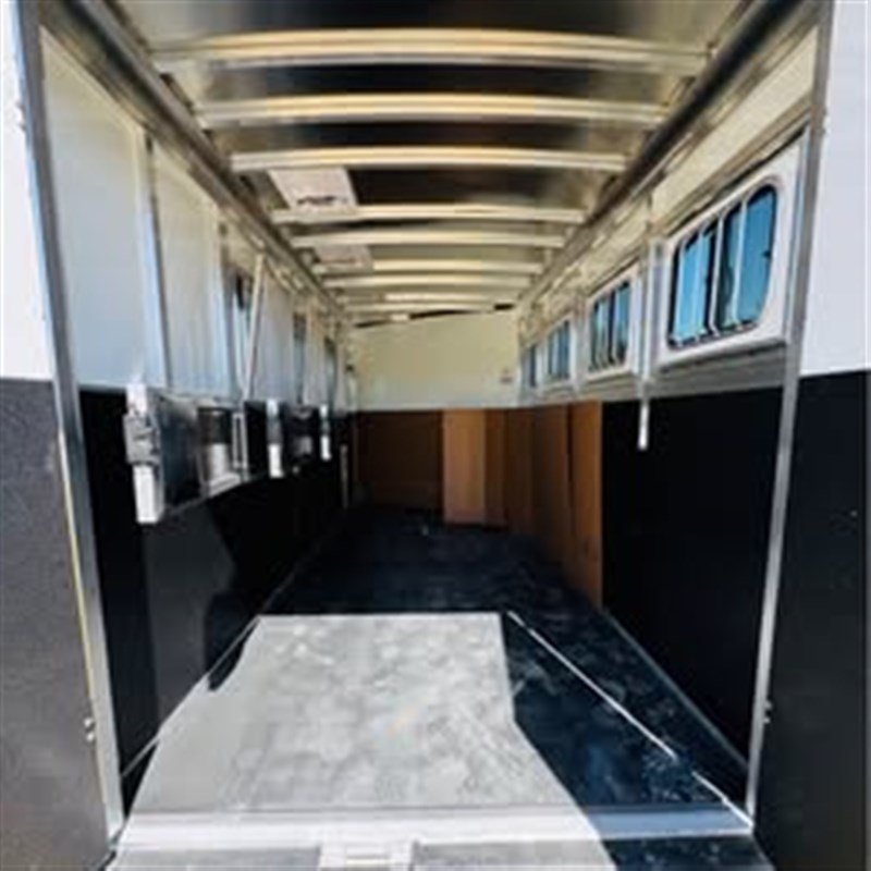 Trailer Photo 10
