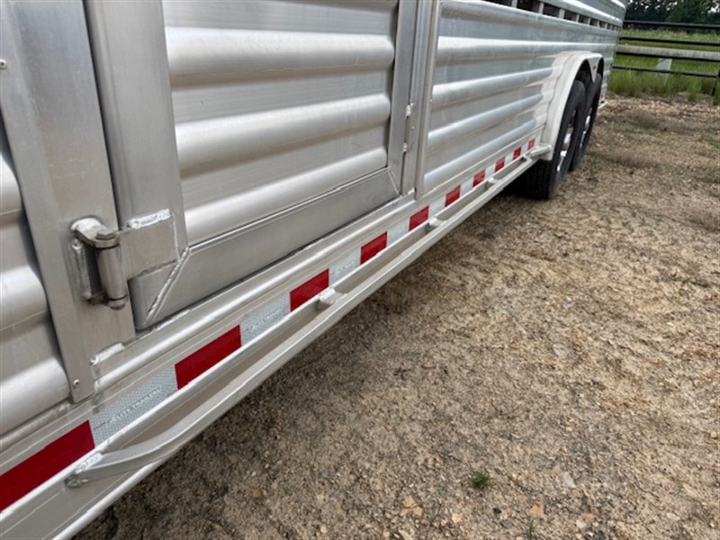 Trailer Photo 19