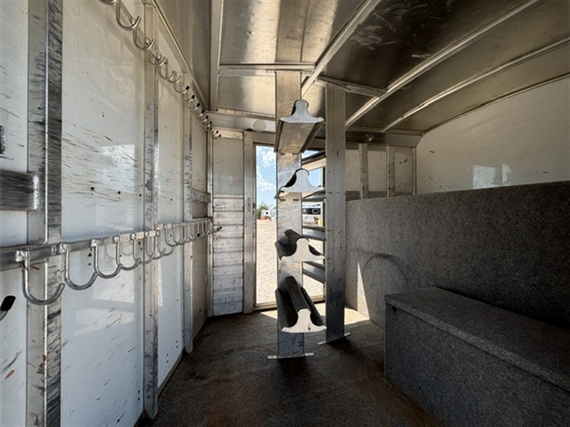 Trailer Photo 8