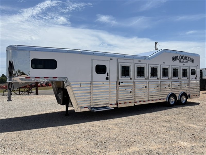 Trailer Photo 2